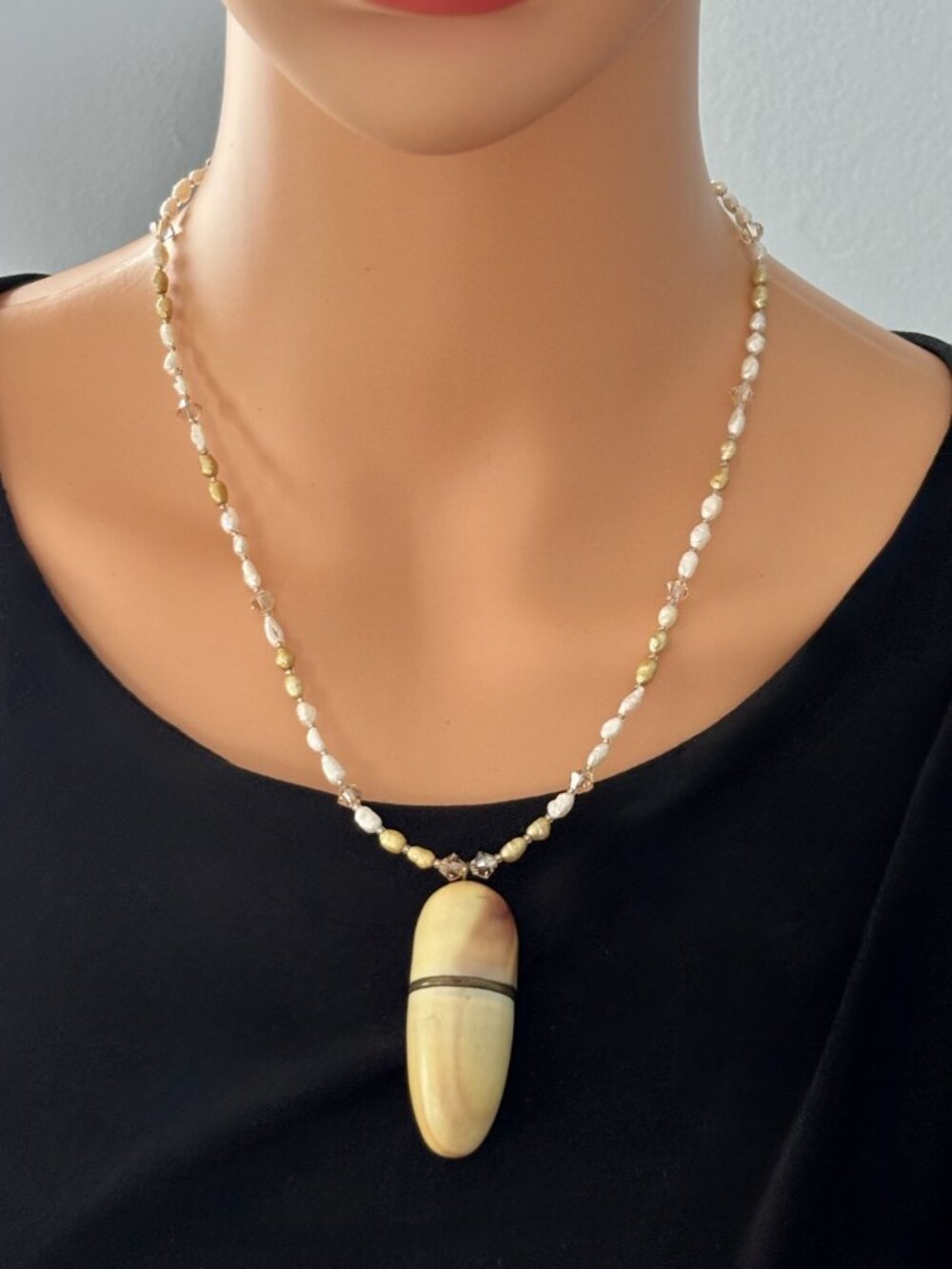 Artisan-Made Freshwater Pearl Swarovski Crystals Necklace W/Vintage Etui Pendant - Picture 5 of 16